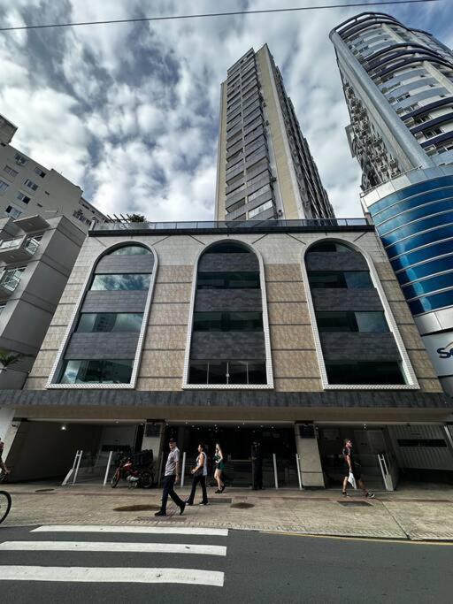 Ape Da Cris - Centro Bc , 5Min Da Praia - Ideal Para Casais , Com Garagem Balneario Camboriu Exterior photo